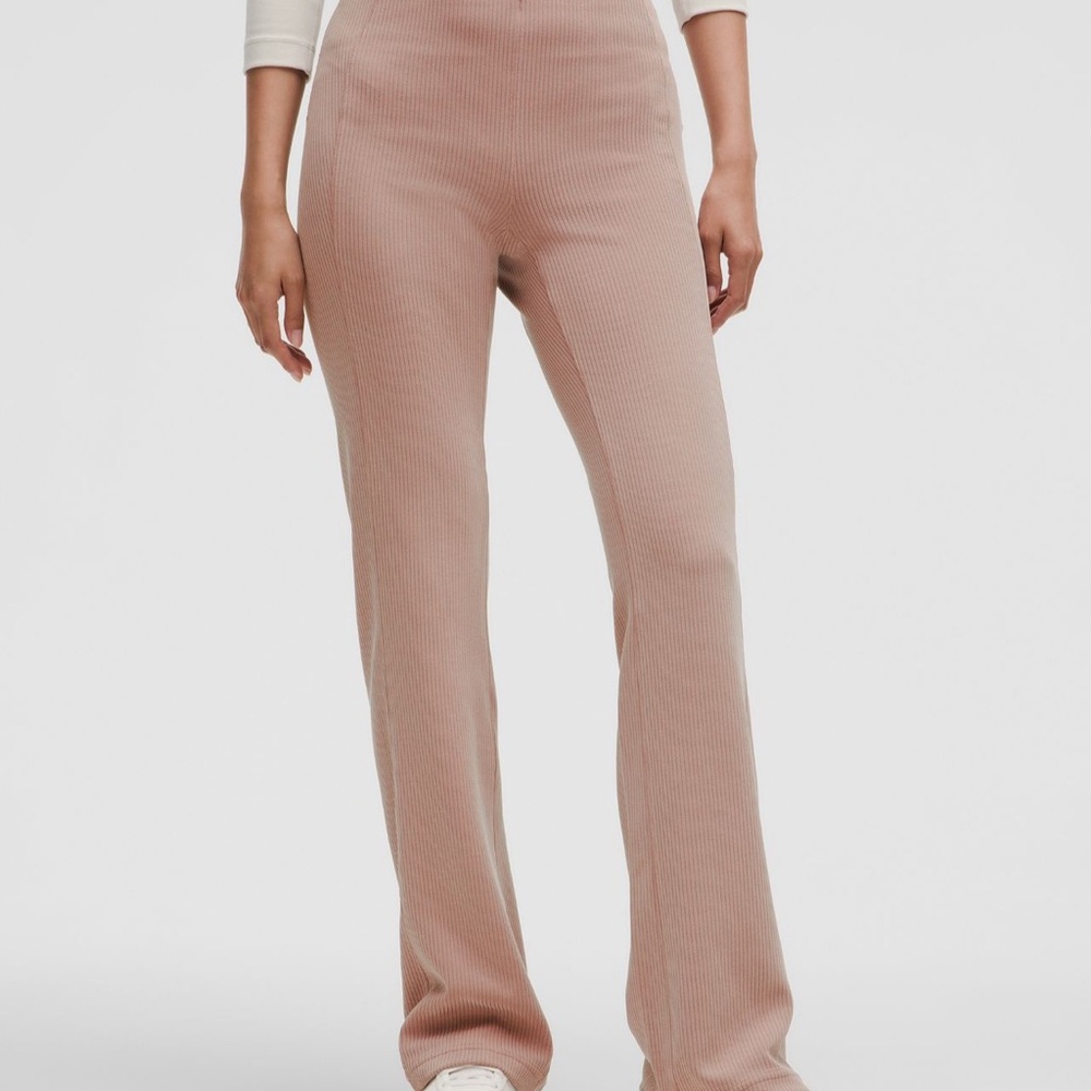 NWT Lululemon Ribbed Softstreme Flared Pant SIZE 6 Regular